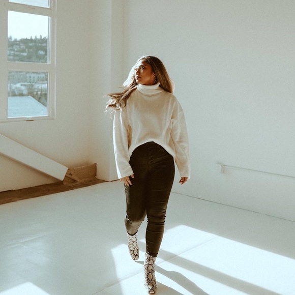 Meet your Posher, Rosemary - Picture 2 of 3